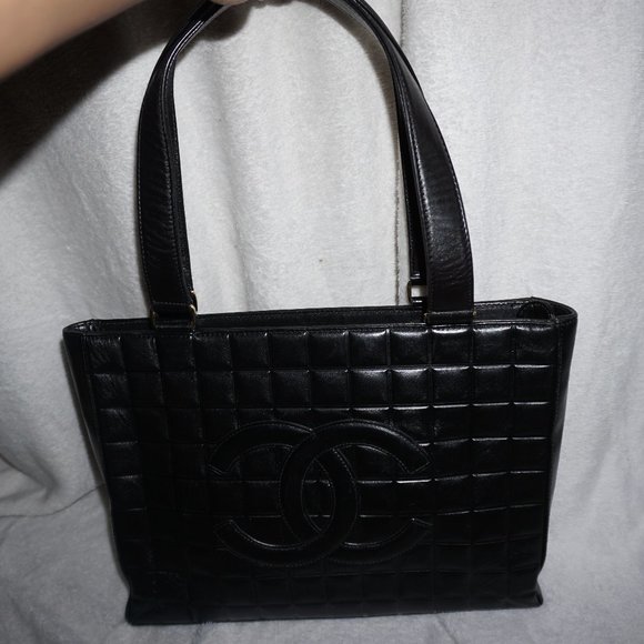 CHANEL Chocolate Bar CC Handbag - Picture 14 of 17